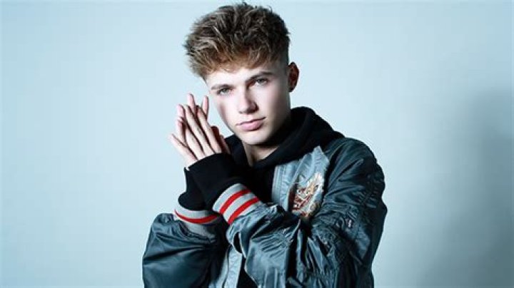 HRVY: Rising UK Singer & Musical.ly Star Wants To Do A Music Video On The Moon One Day