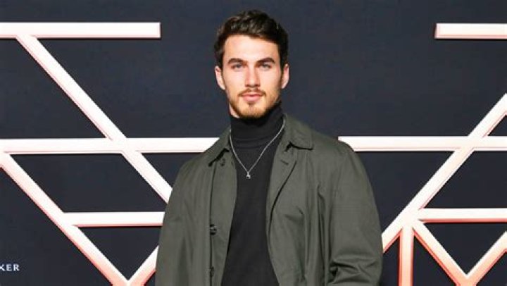 Michael Yerger Talks ‘Survivor’ & New 2(X)IST Campaign: Interview – Hollywood Life
