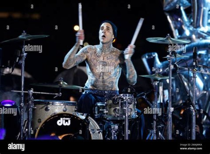 Travis Barker Honors Taylor Hawkins At London Tribute Concert: Video – Hollywood Life